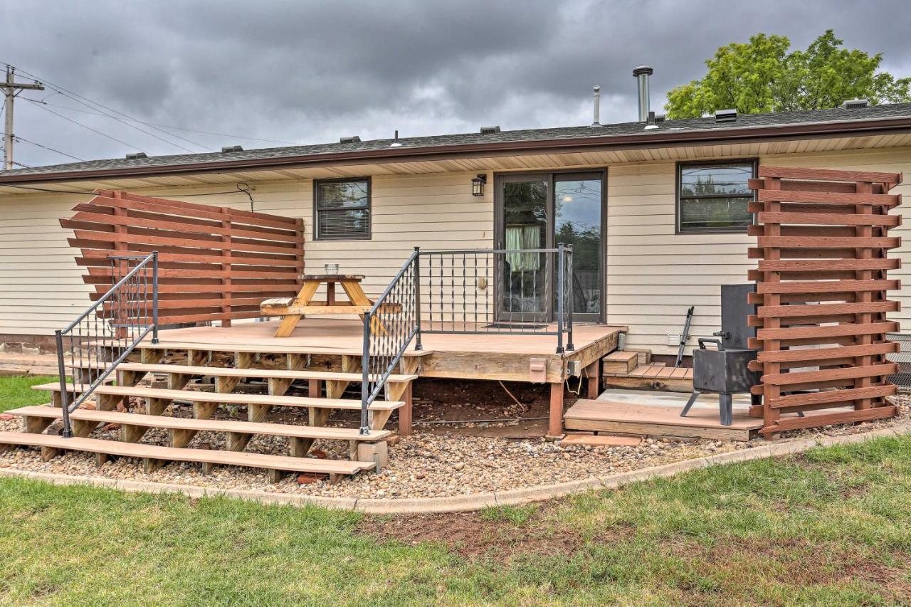 Quiet Rapid City Home - Walk To Canyon Lake Park Exterior photo